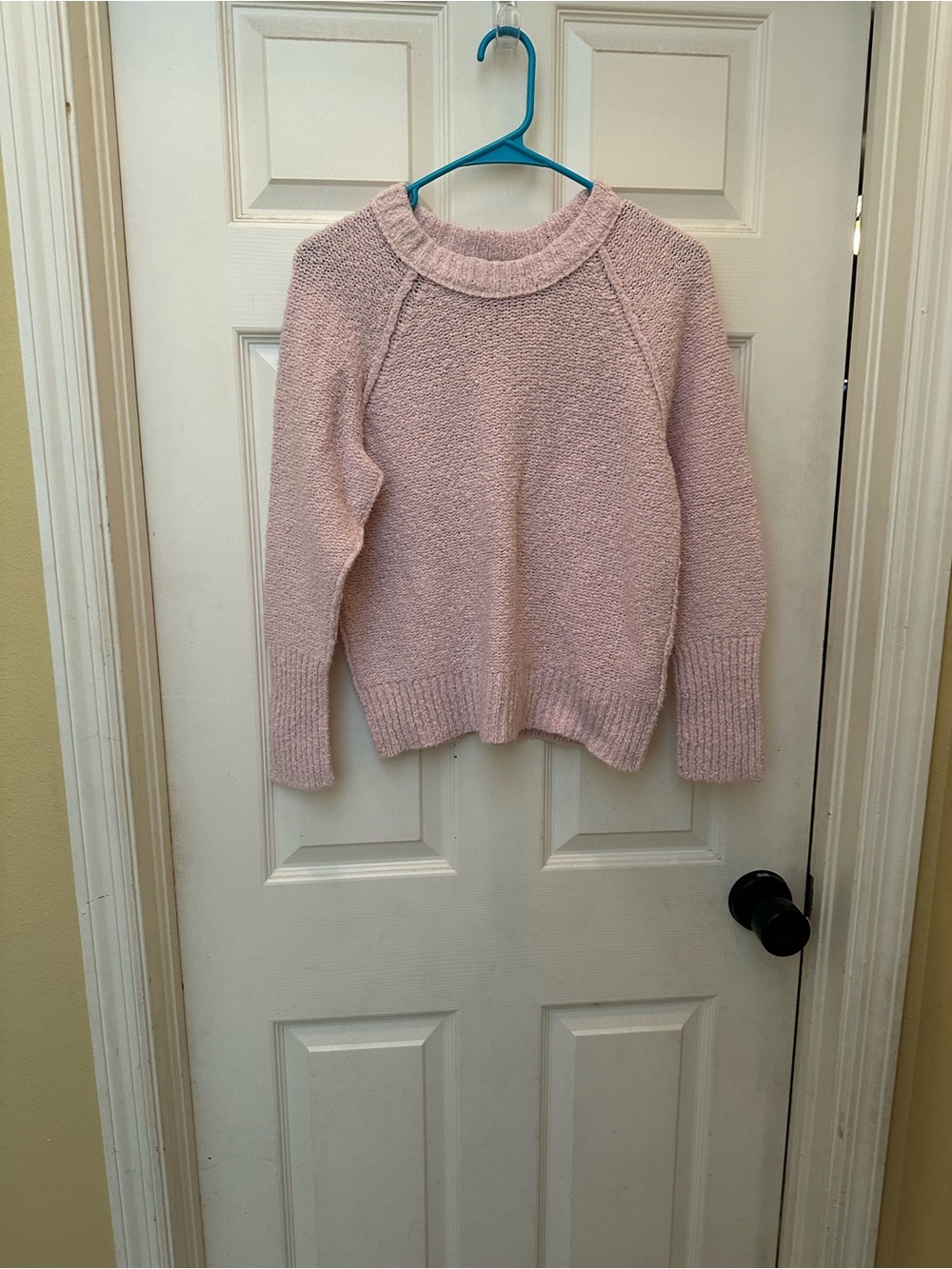 Cozy Crewneck Women's Sweater - Pale Pink